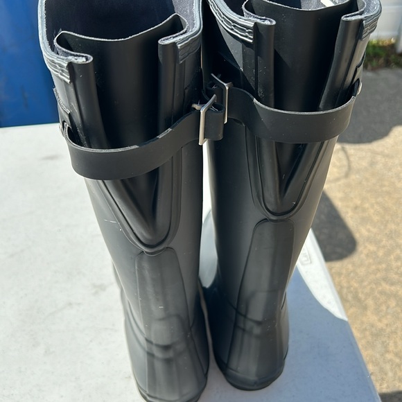 Hunter boots size 11 with extra calf space worn a few   times almost new…. - Picture 5 of 7